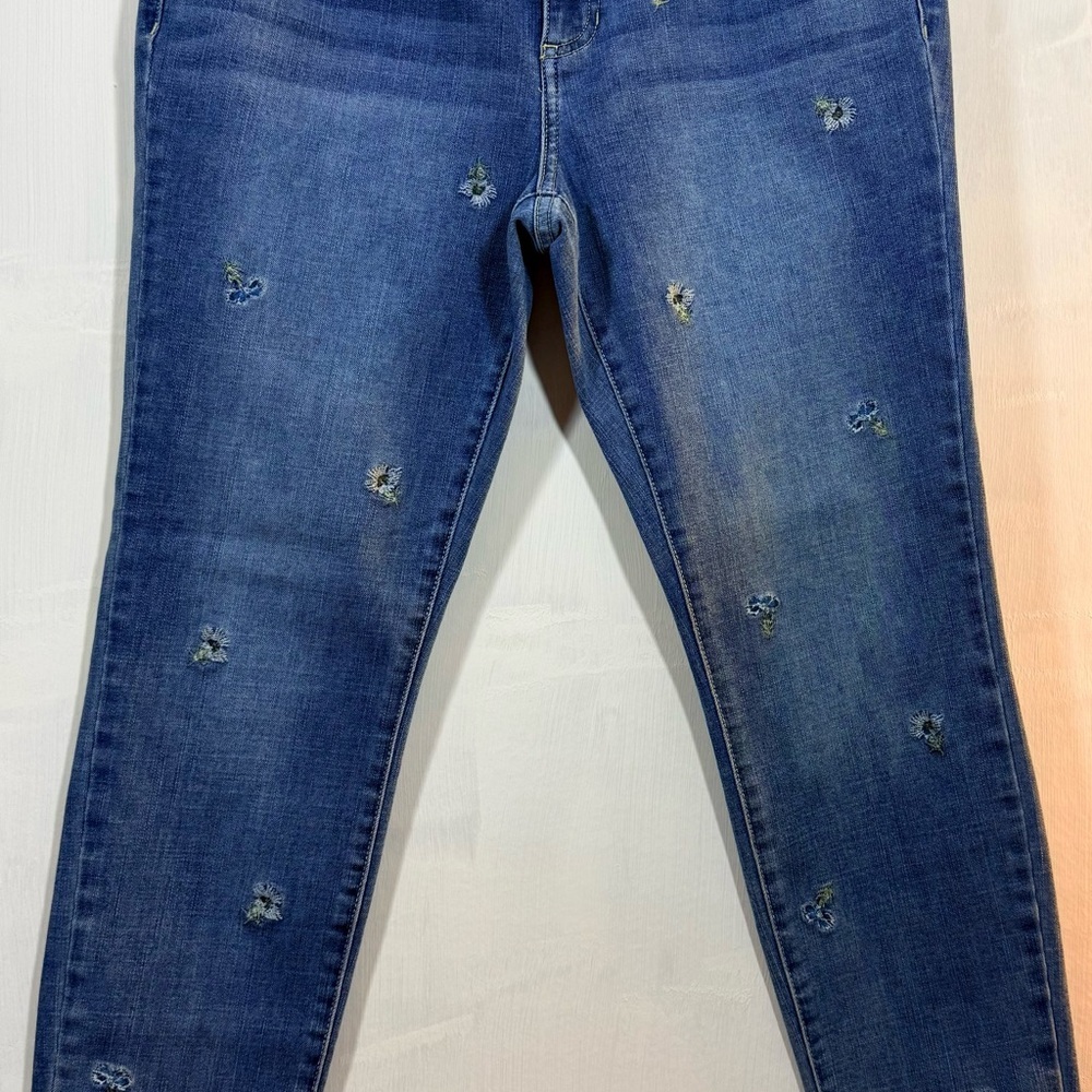 LC Lauren Conrad Distressed Denim Skinny Jeans - Picture 3 of 8